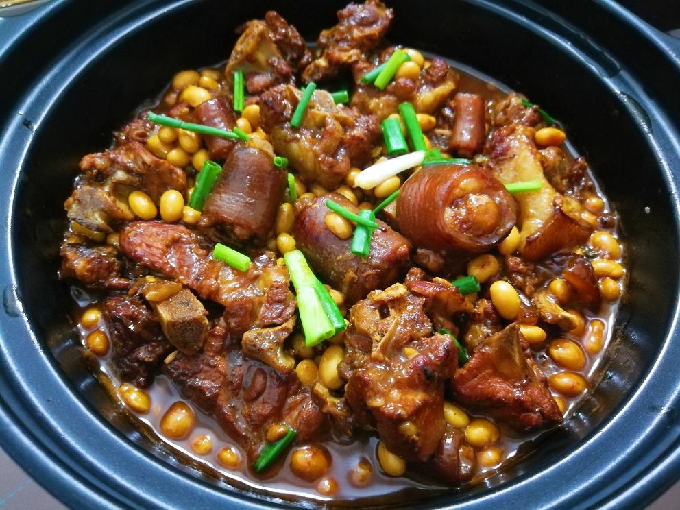 南乳黄豆焖猪尾+排骨