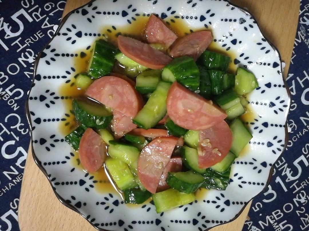 俐红做的青岛老味道(老式大红肠拍黄瓜)