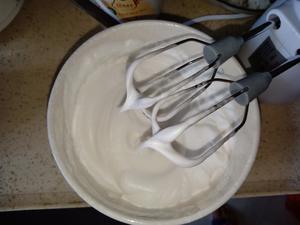 电饭煲酸奶蛋糕的做法 步骤2
