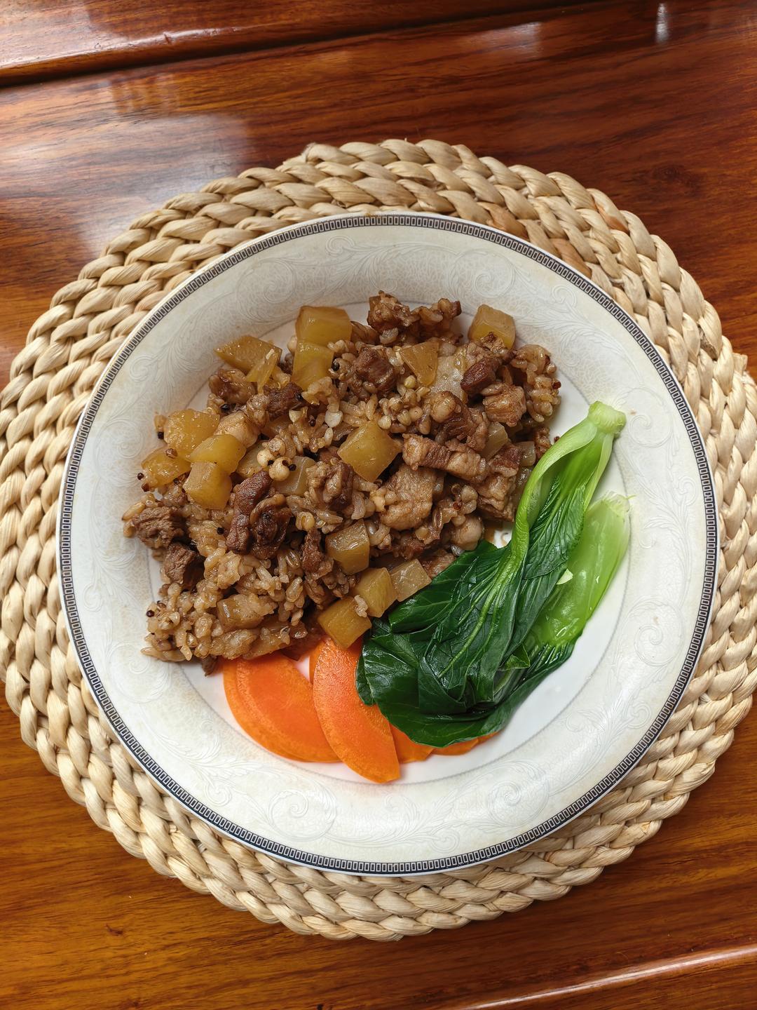 狂炫三大碗的卤肉饭