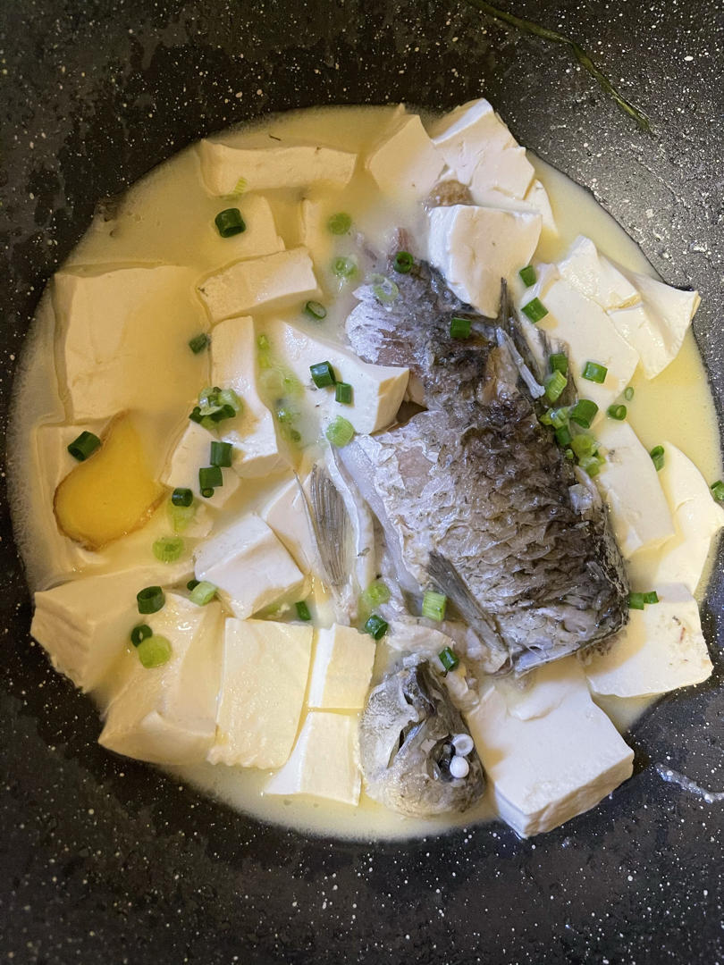奶白鲫鱼豆腐汤|一条鱼最后的温柔