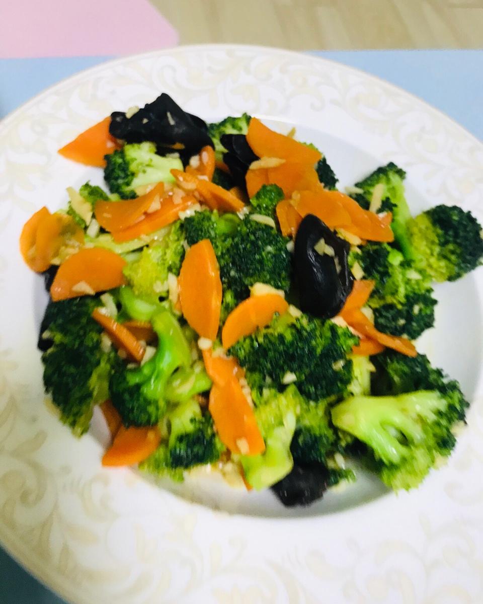 好吃到爆的耗油蒜蓉西兰花(从不修图，喜欢请关注)