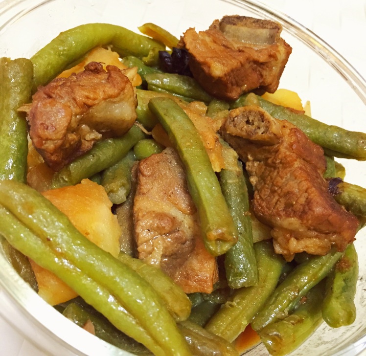 阿彤做的排骨土豆炖芸豆