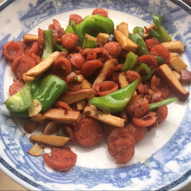 闪闪blingbling做的青椒炒热狗