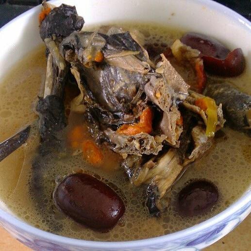 红枣枸杞乌骨鸡汤