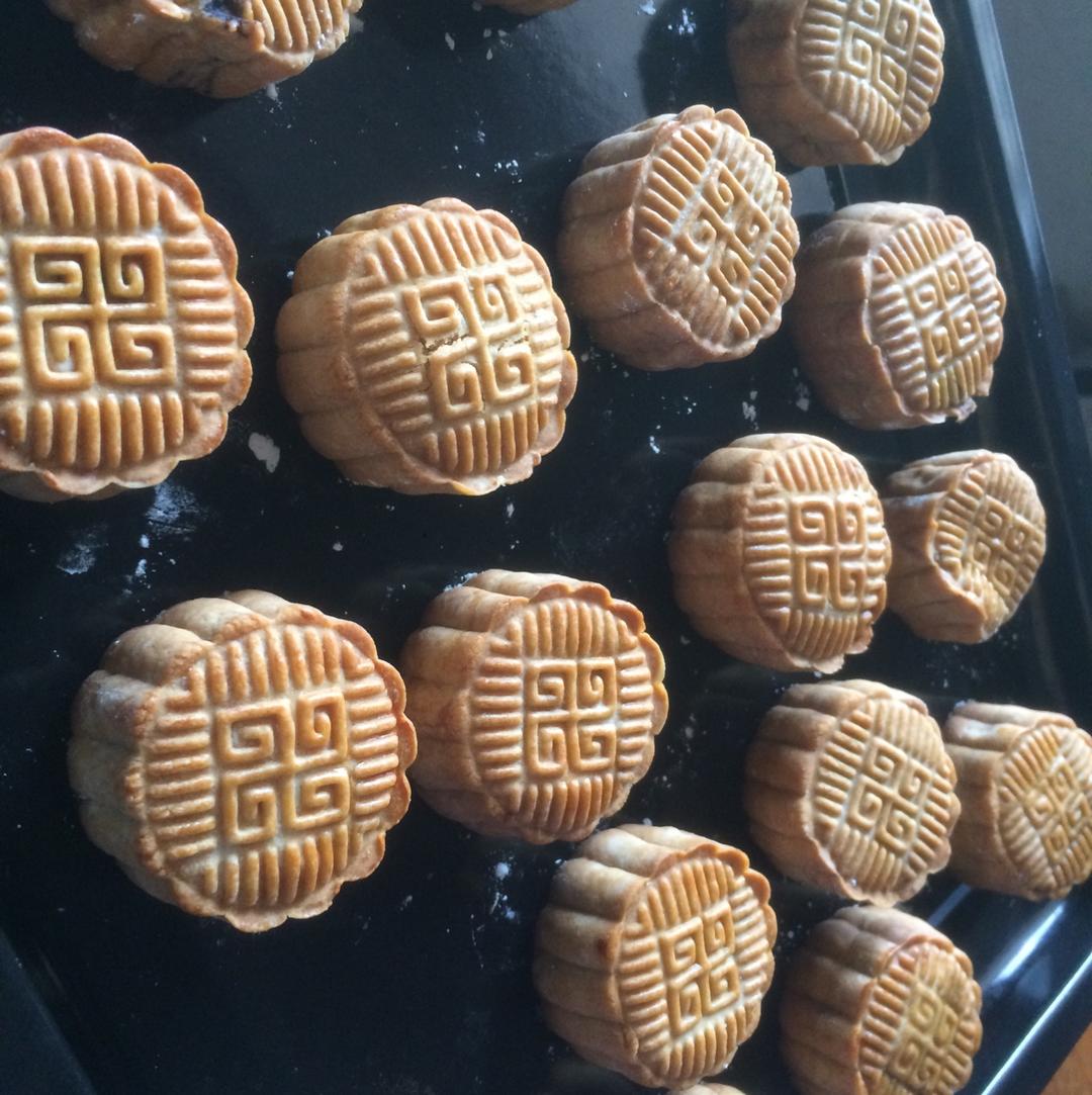 广式月饼—蛋黄莲蓉月饼