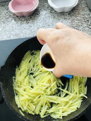 颜值超高的老干妈土豆丝的做法 步骤6