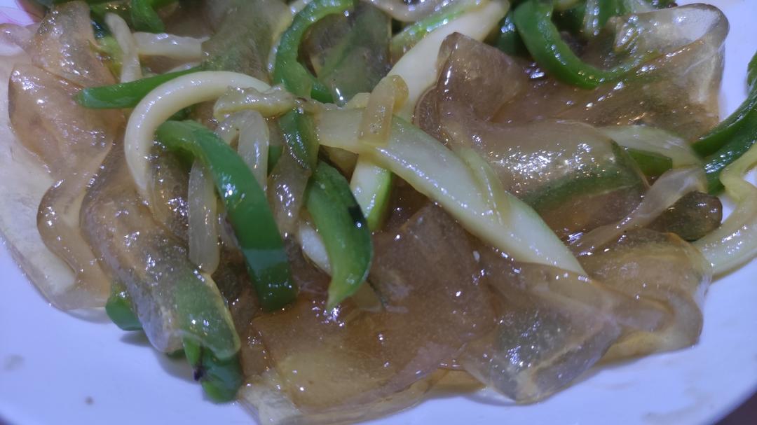 素炒拉皮的做法