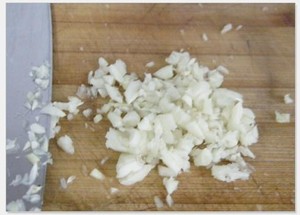 皮蛋拌豆腐的做法 步骤3