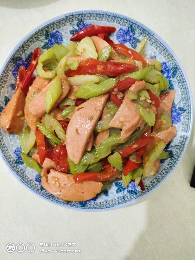 芹菜炒火腿
