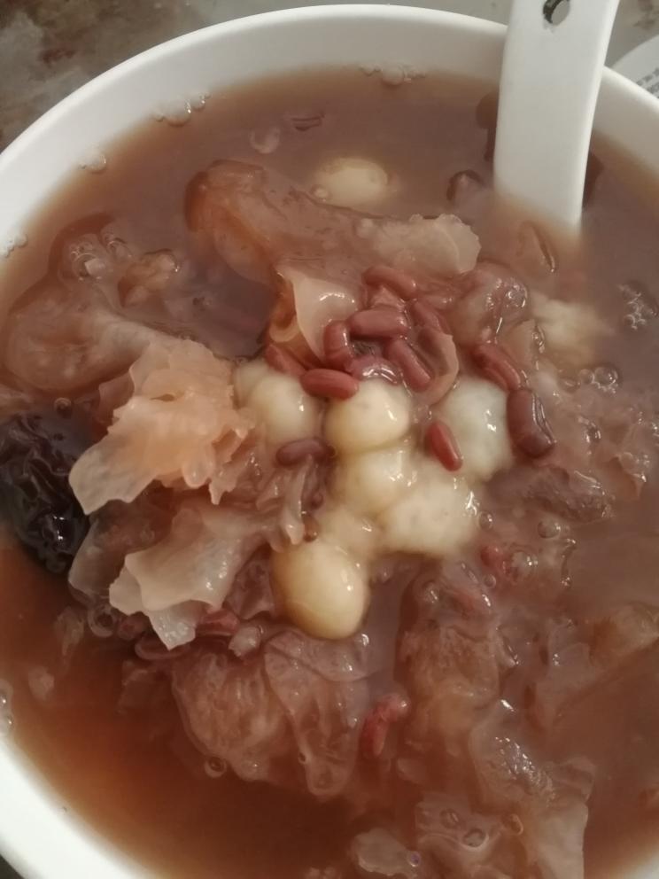 红枣莲子银耳糯米小丸子汤