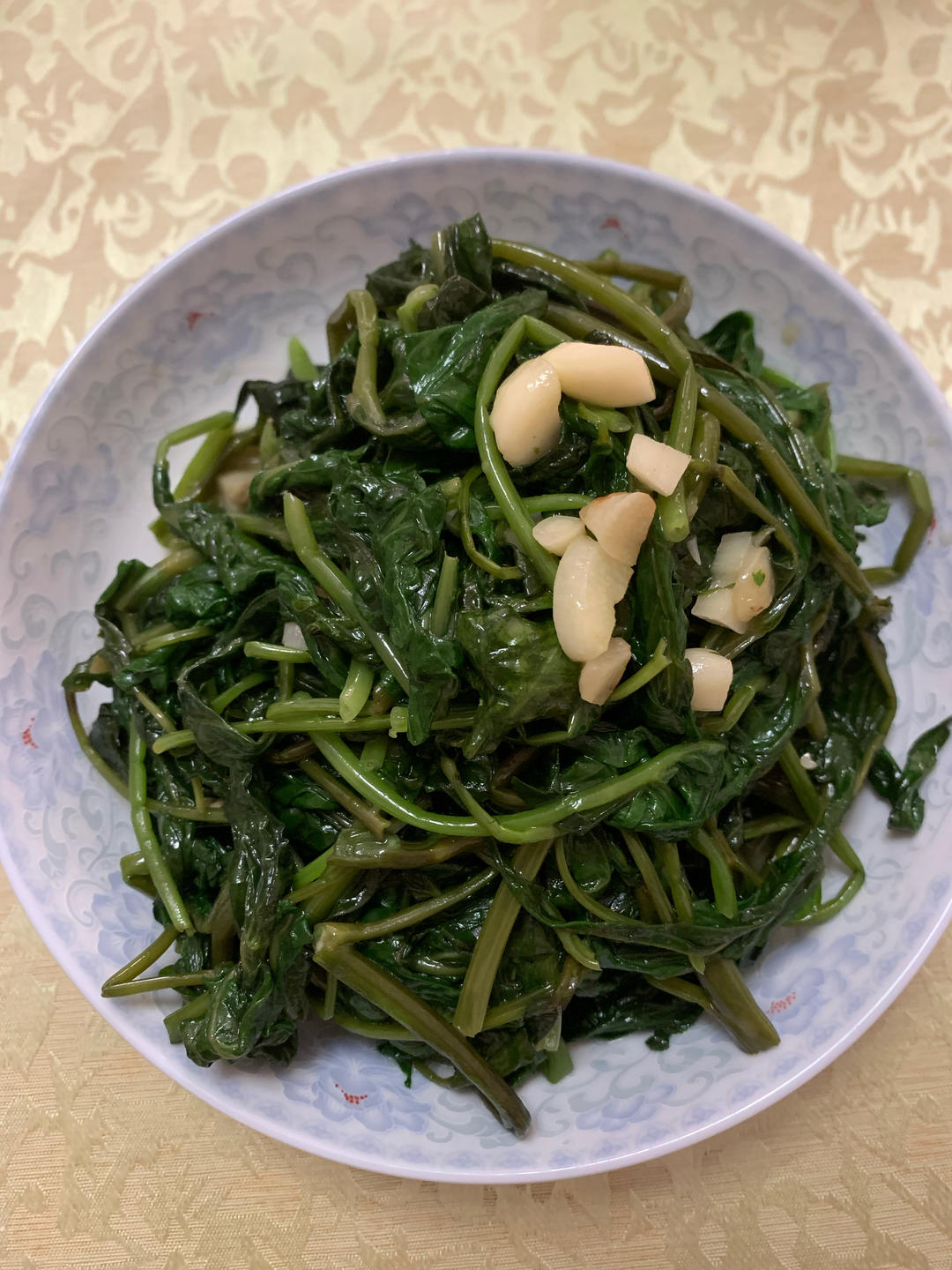 别再做一成不变的空心菜了，教你一招变好吃｜蒜蓉空心菜