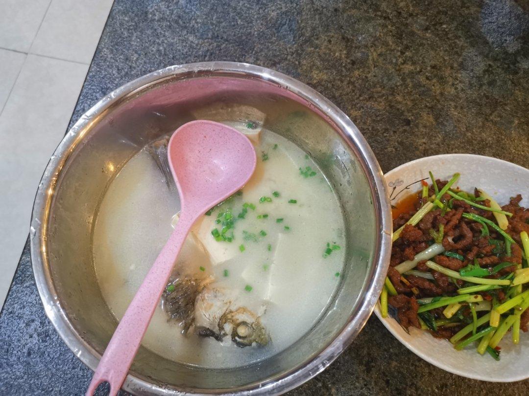 鲫鱼豆腐汤