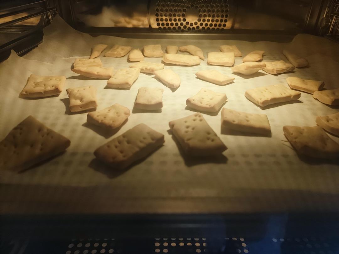 【辅食制作】：「宝宝磨牙饼干」(8个月以上)
