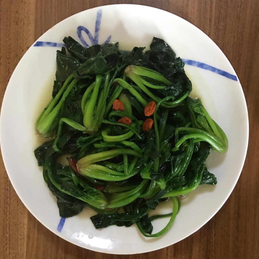 节后减肥排毒，枸杞炒菠菜