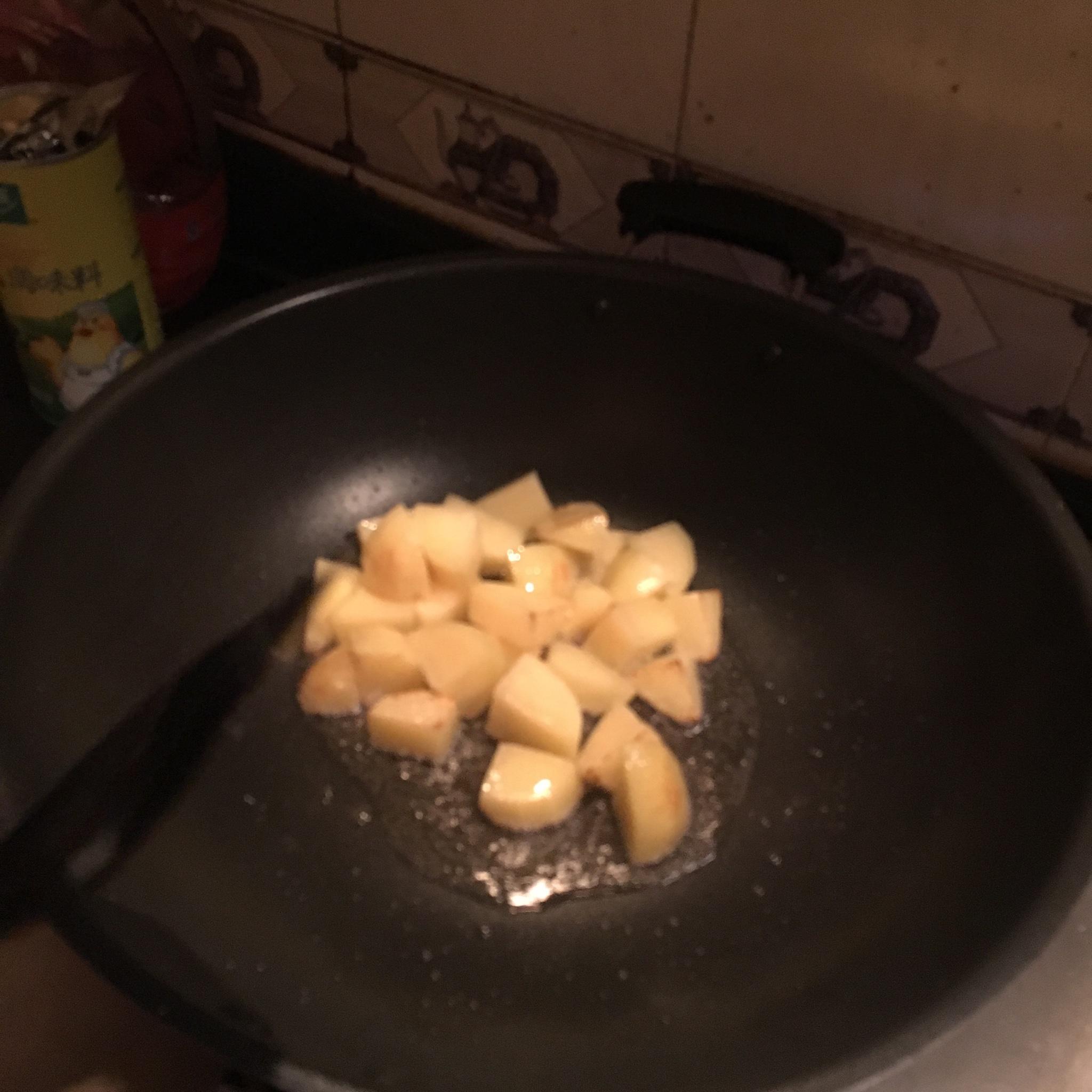 土豆焖排骨的做法 步骤1