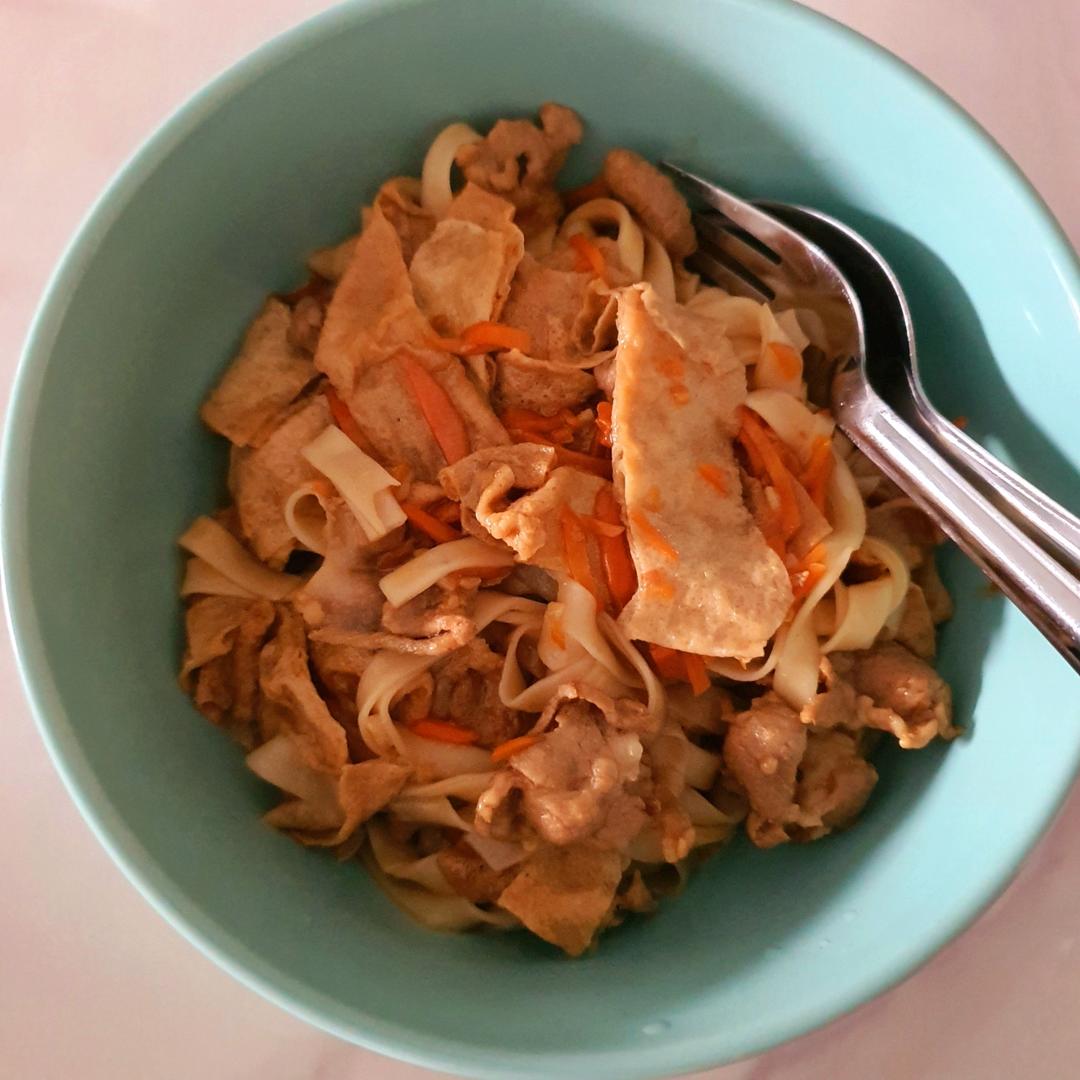 简单又好吃，米饭杀手！香菇胡萝卜炒腐竹