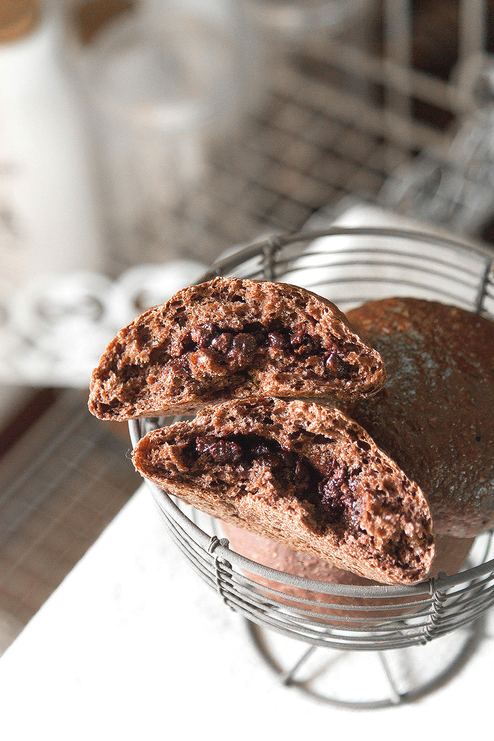 原来是卢卢做的黑眼豆豆面包