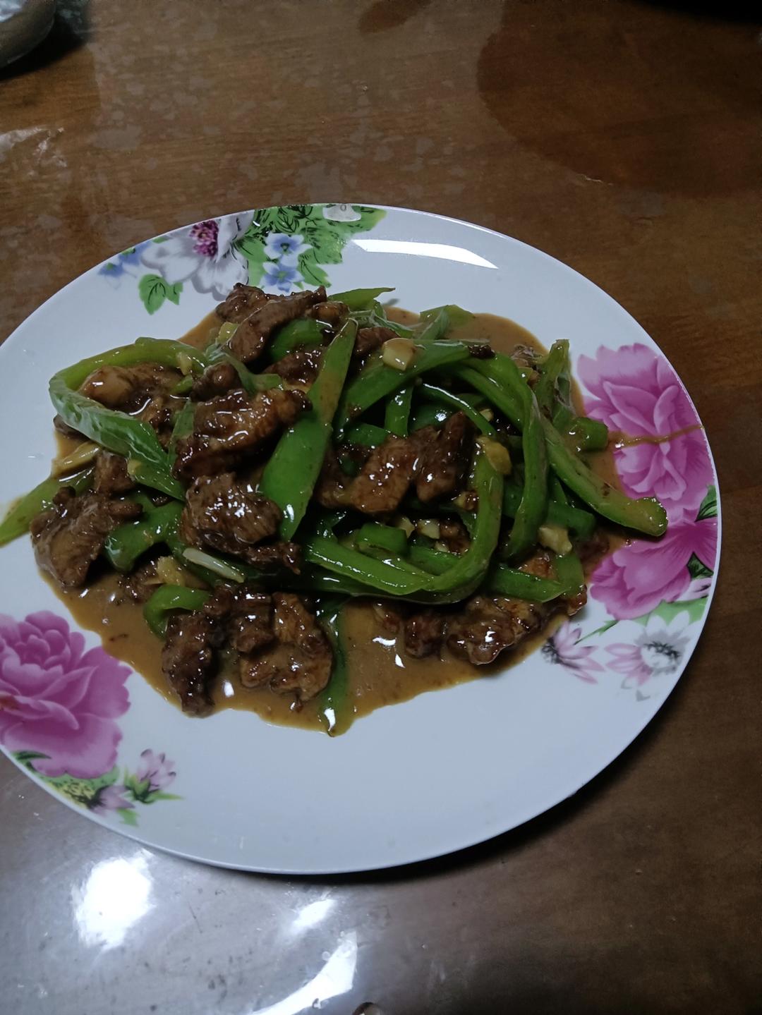 青椒肉丝，这样炒太好吃了。
