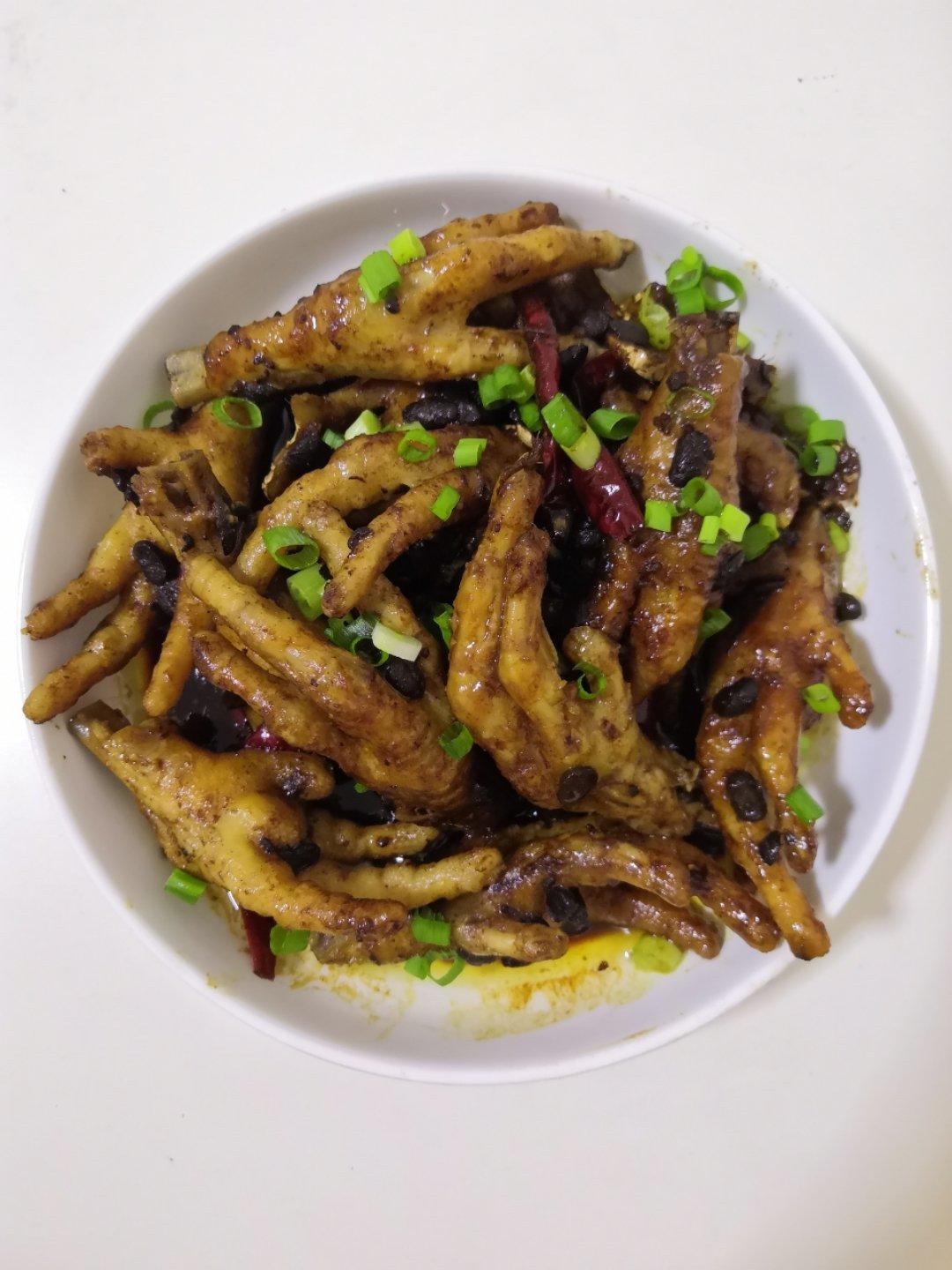 厨师长教你：“虎皮鸡爪”的家常做法，软嫩脱骨，很适合老人孩子