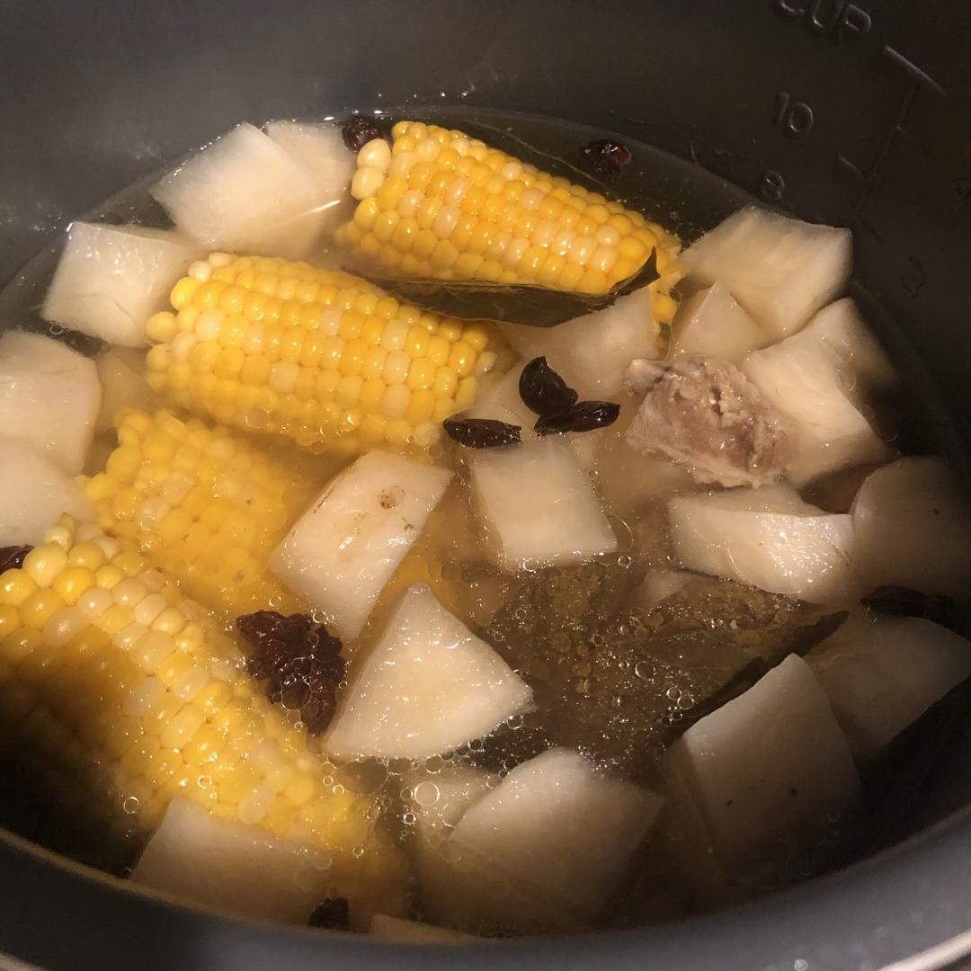 最简单的玉米萝卜炖排骨(高压锅家常版)