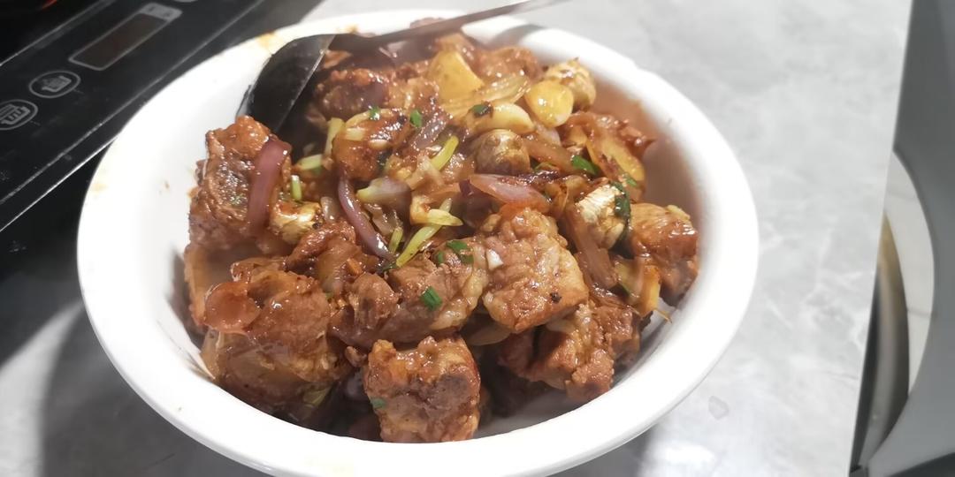 啫啫排骨（啫啫鸡同理）