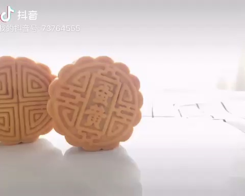 蛋黄莲蓉月饼