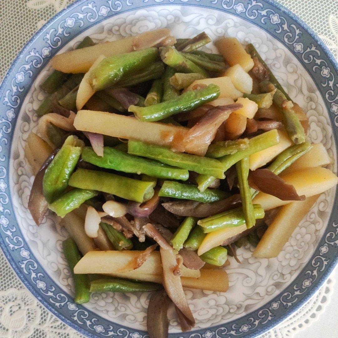 土豆茄子炖豆角