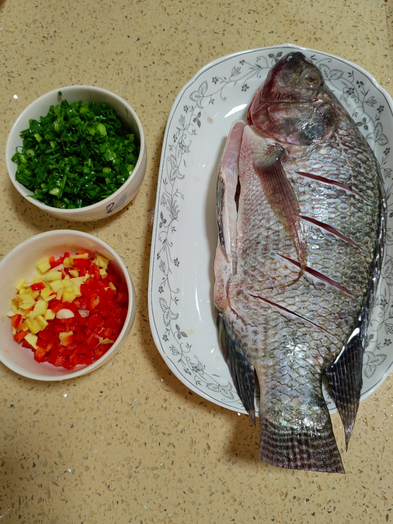 健脾和胃的红烧罗非鱼的做法 步骤2