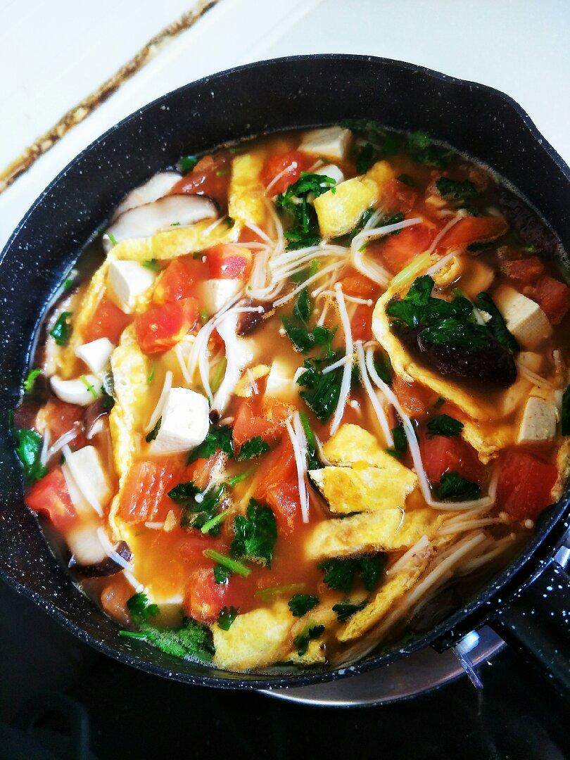 西红柿菌菇豆腐汤