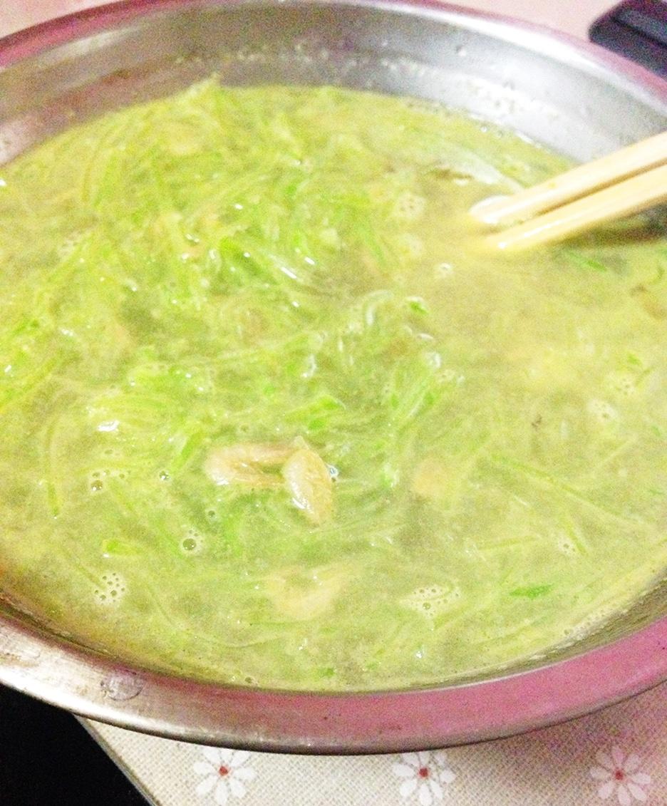 虾皮绿萝卜汤的做法