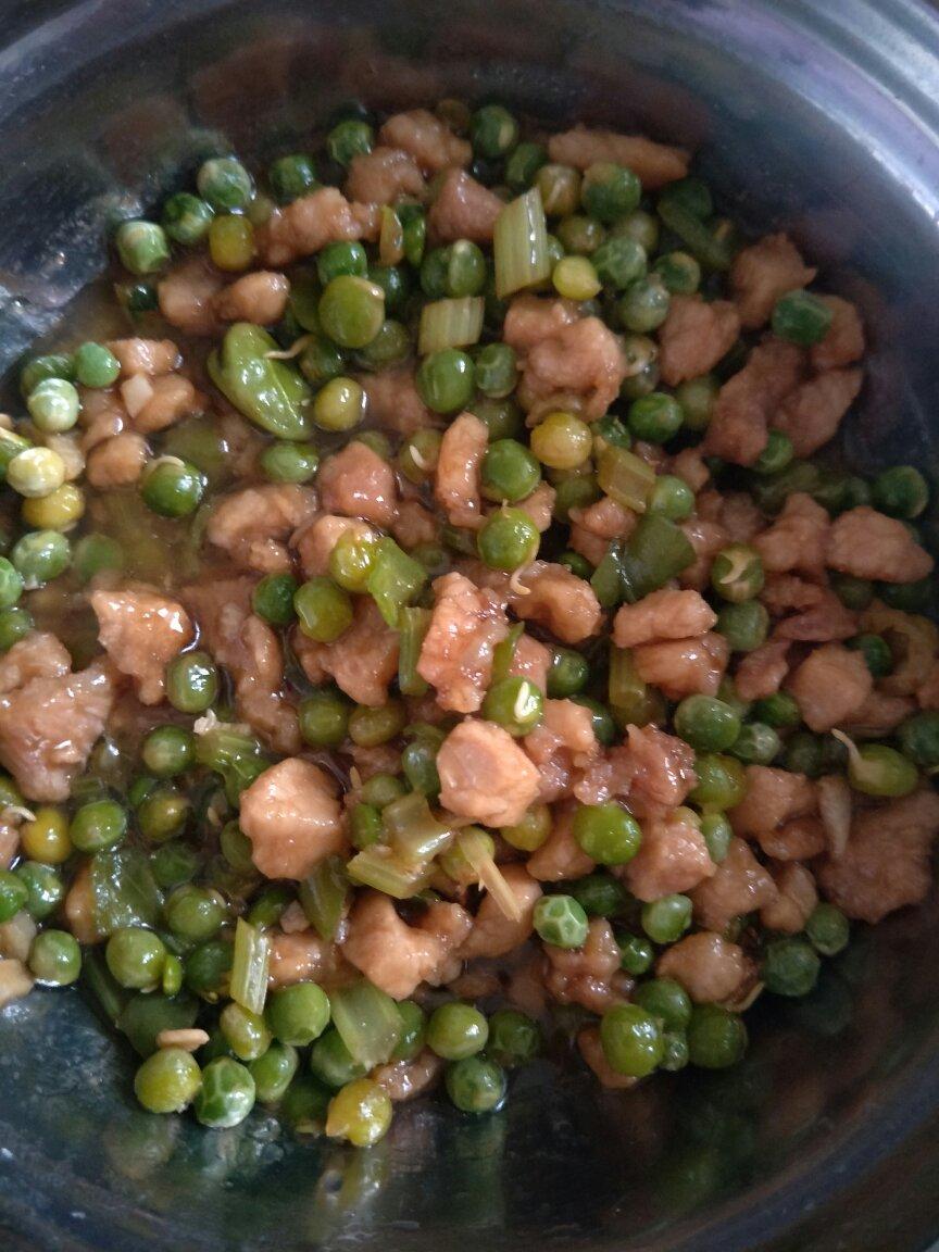 青豌豆炒肉丁