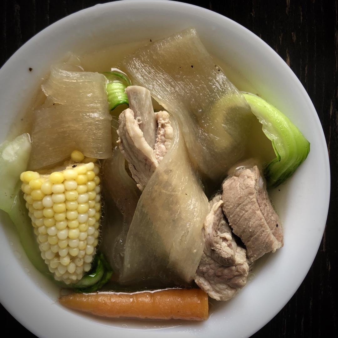 胡萝卜玉米排骨汤