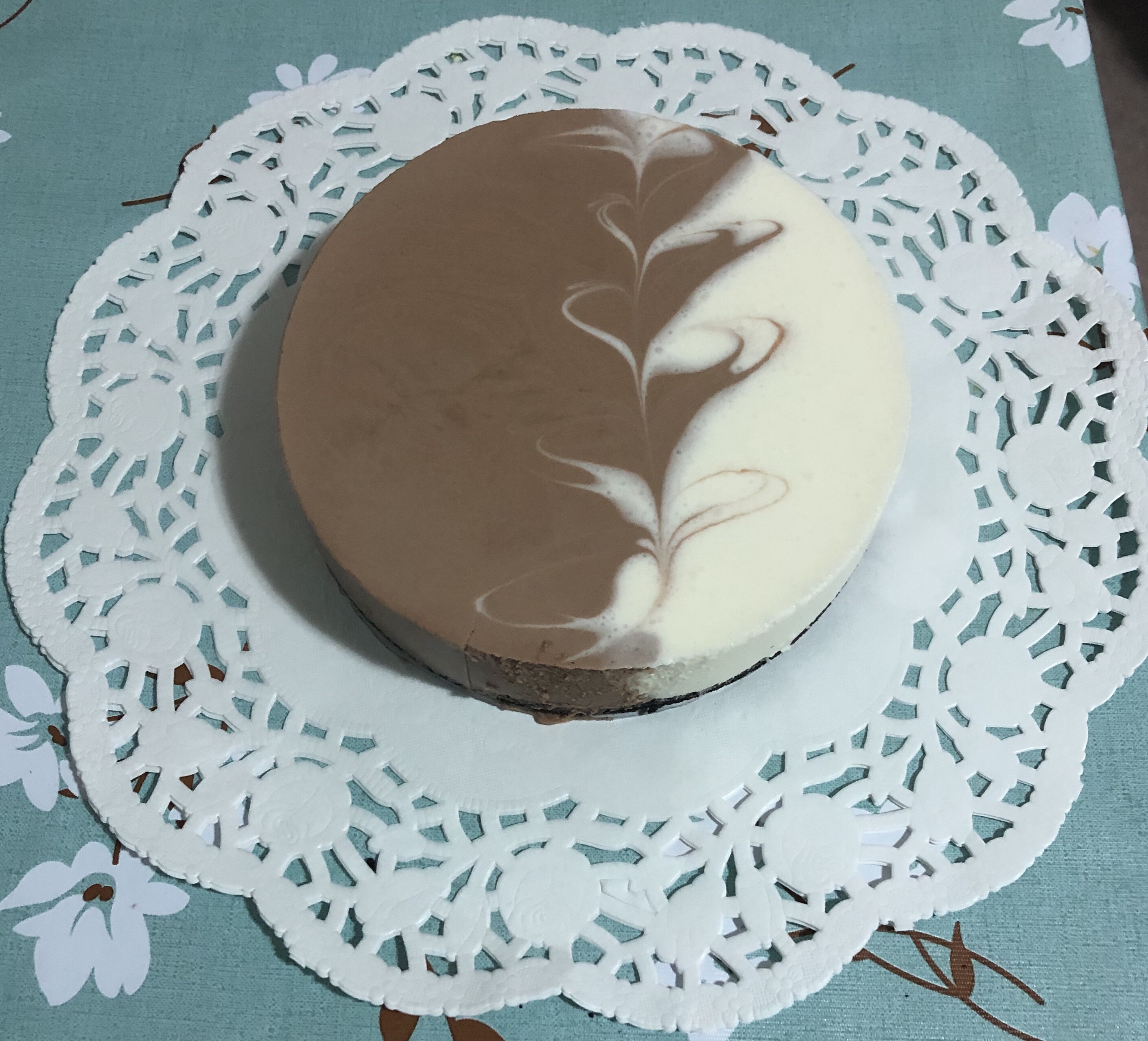 巧克力百香果拉花慕斯蛋糕的做法