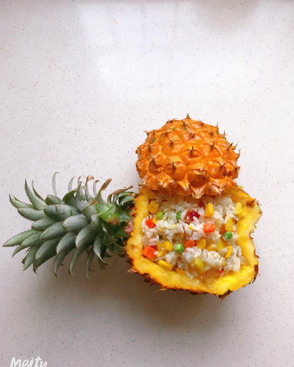 五彩菠萝饭