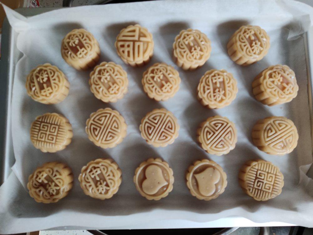 广式月饼—蛋黄莲蓉月饼