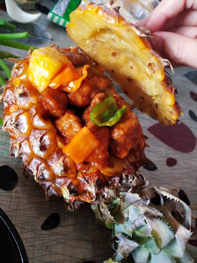 〈菠萝糖醋里脊〉，酸甜可口，一口菠萝一口肉。欣小厨 😉