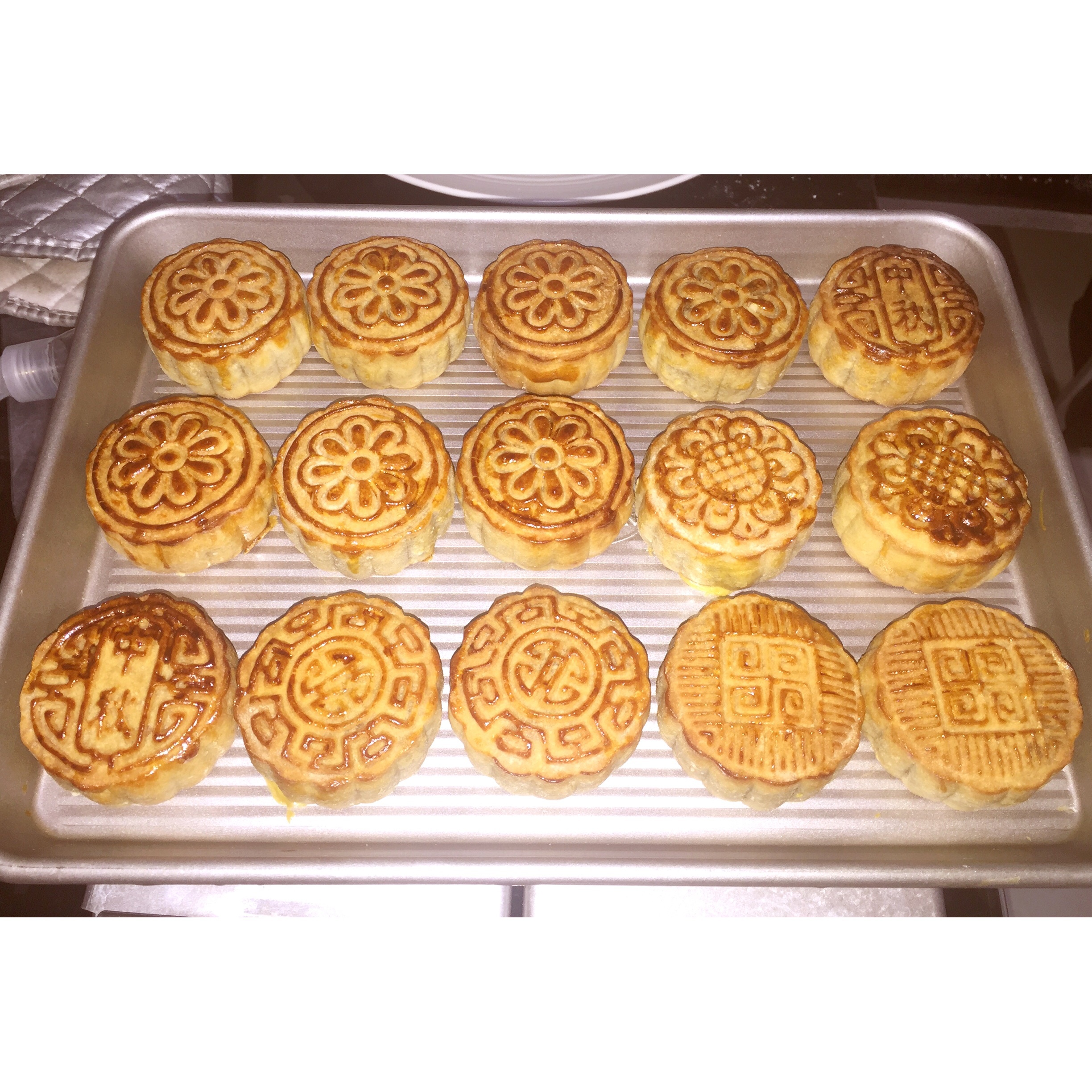 广式月饼－－蛋黄豆沙月饼