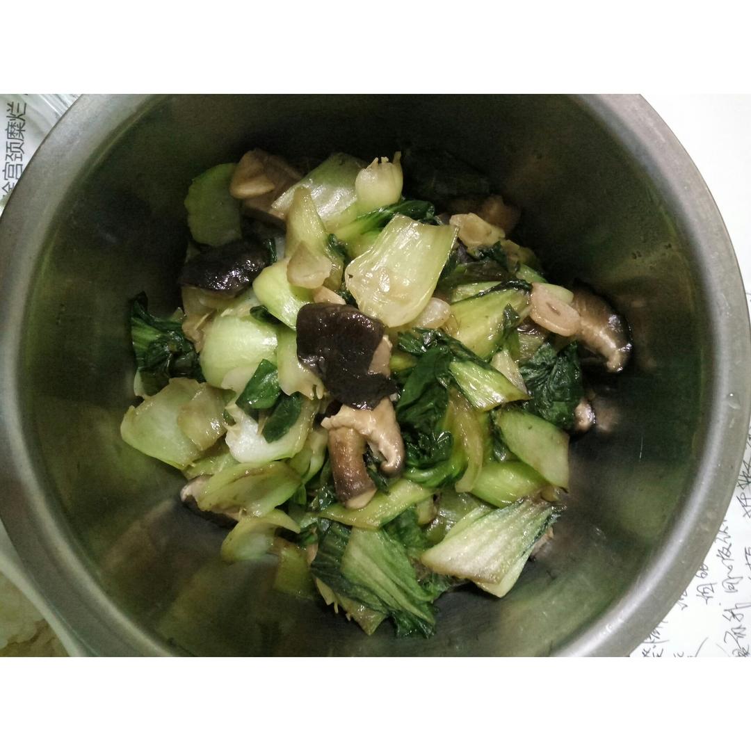 老丁的私房菜-香菇炒油菜