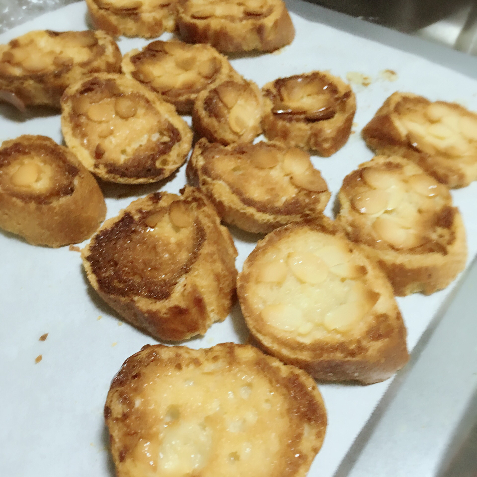 奶油蜂蜜杏仁脆法棍