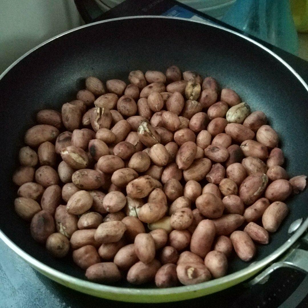 不用油的快手干炒花生米