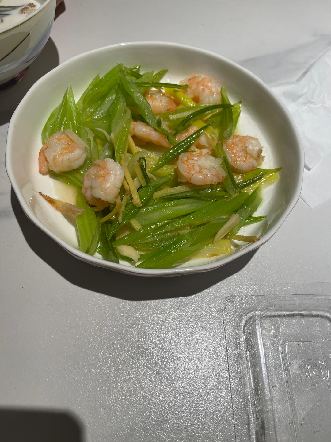 西芹炒虾仁(简单、鲜嫩)