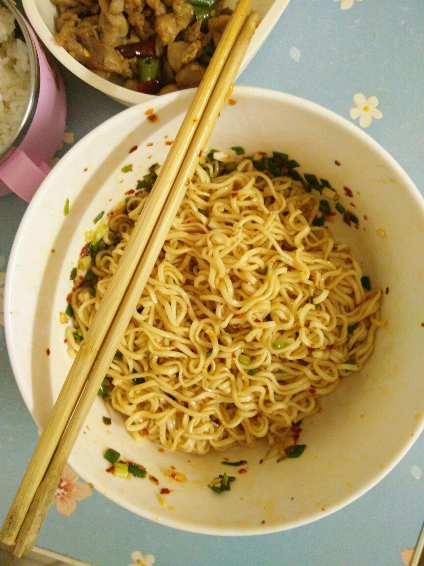 炝拌面条（客家腌面）