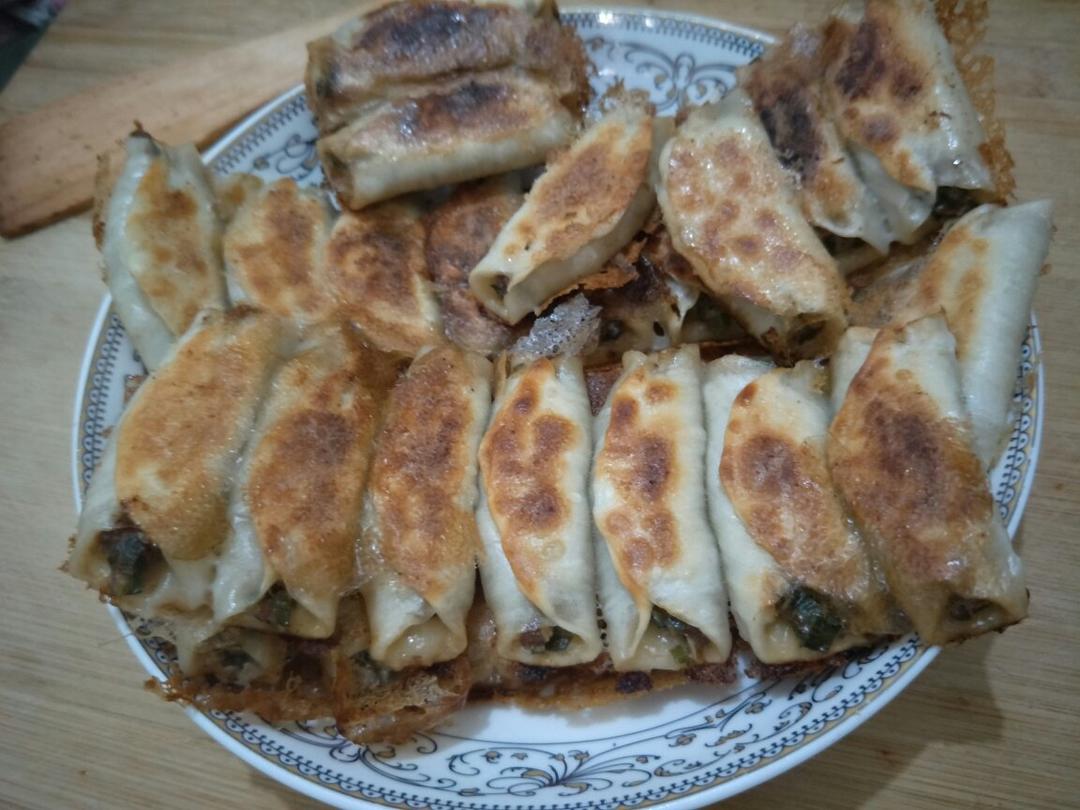 三鲜锅贴 Fried Dumplings