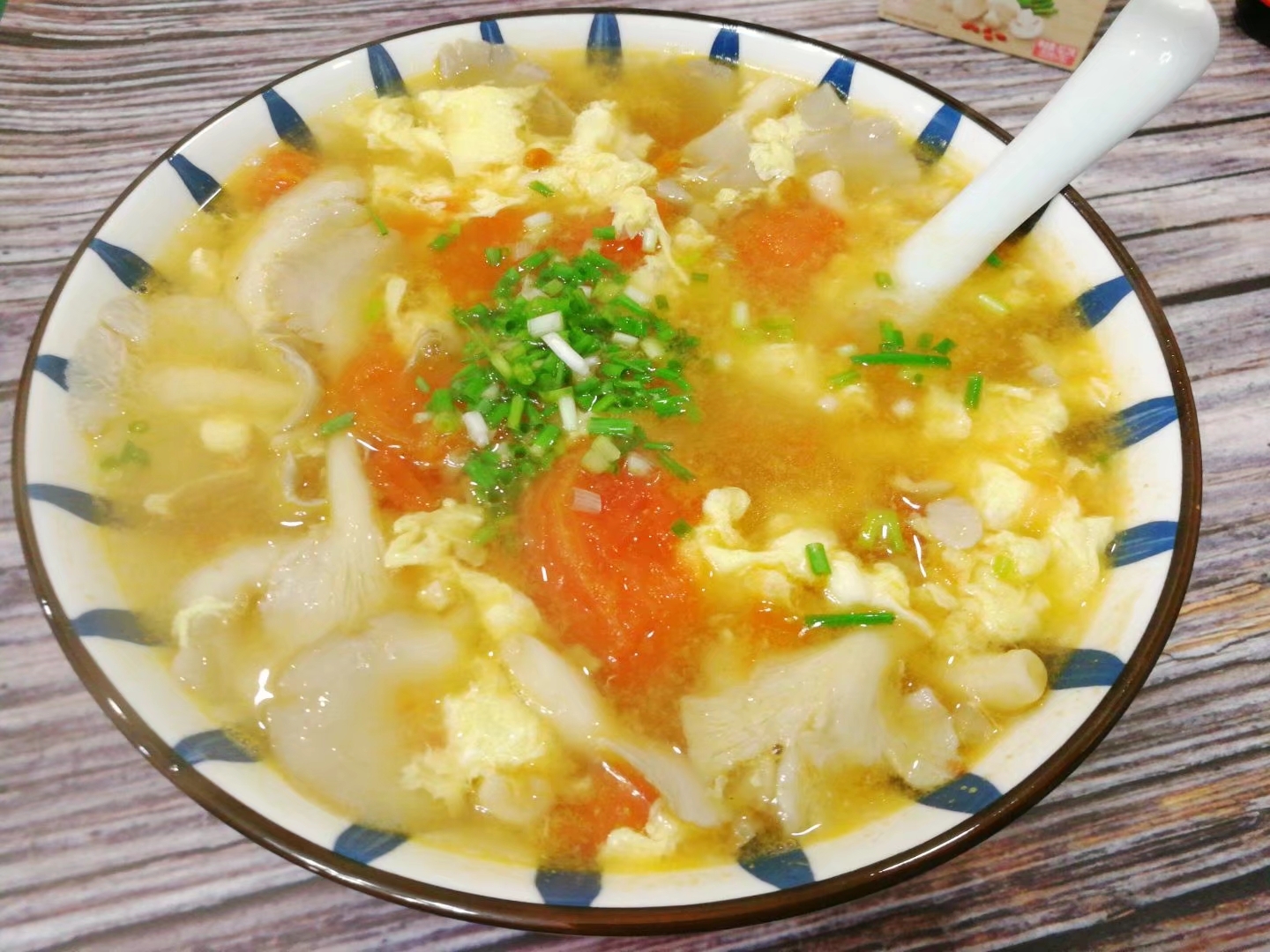 五分钟快速美味汤～平菇番茄鸡蛋汤