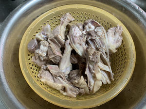 传统老鸭汤的做法 步骤3