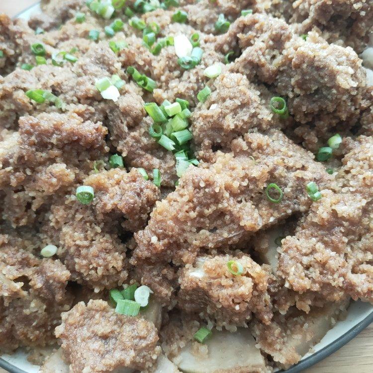 荔浦芋头粉蒸排骨（含蒸肉米粉做法）