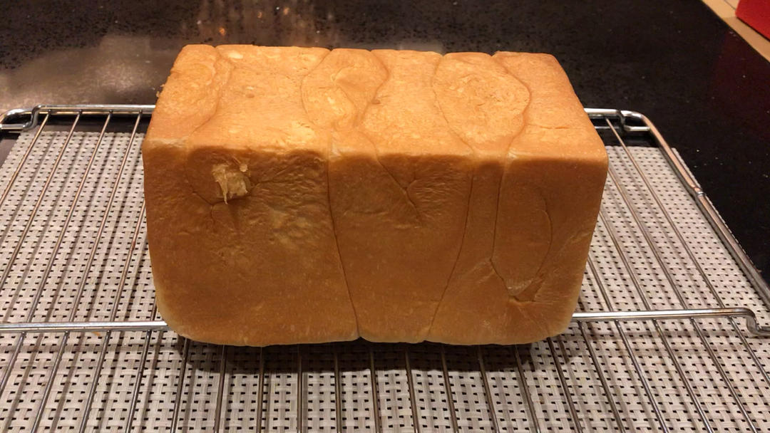牛奶吐司——面包机揉面专用的方子，简单版！
