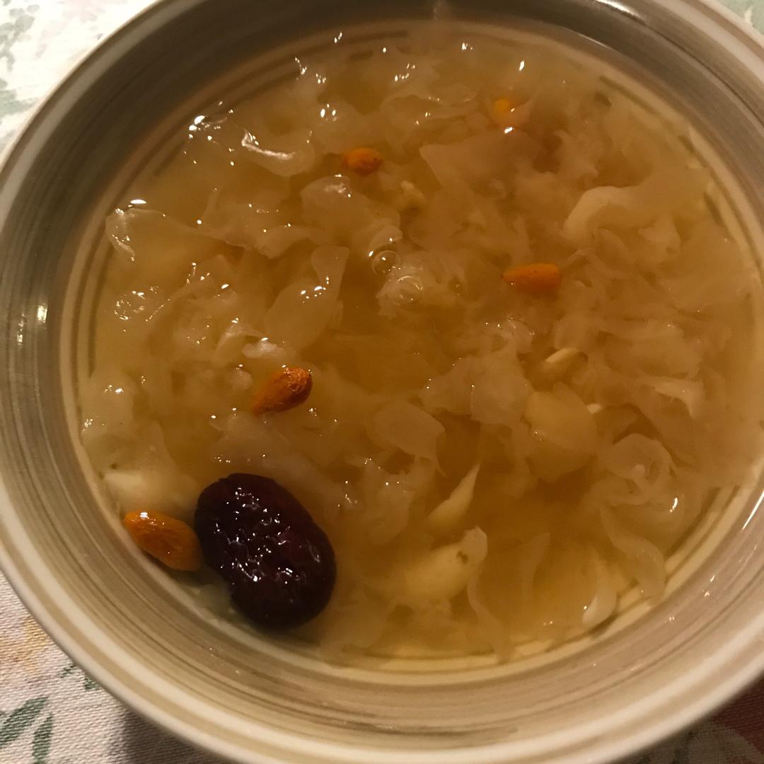 红枣枸杞银耳羹