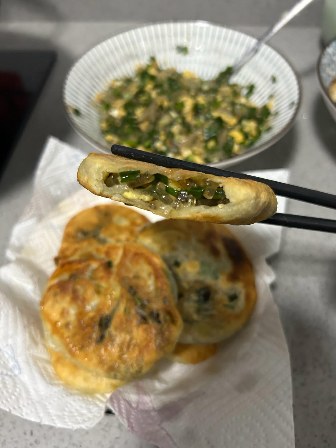 皮薄如纸的韭菜馅饼|免揉面法